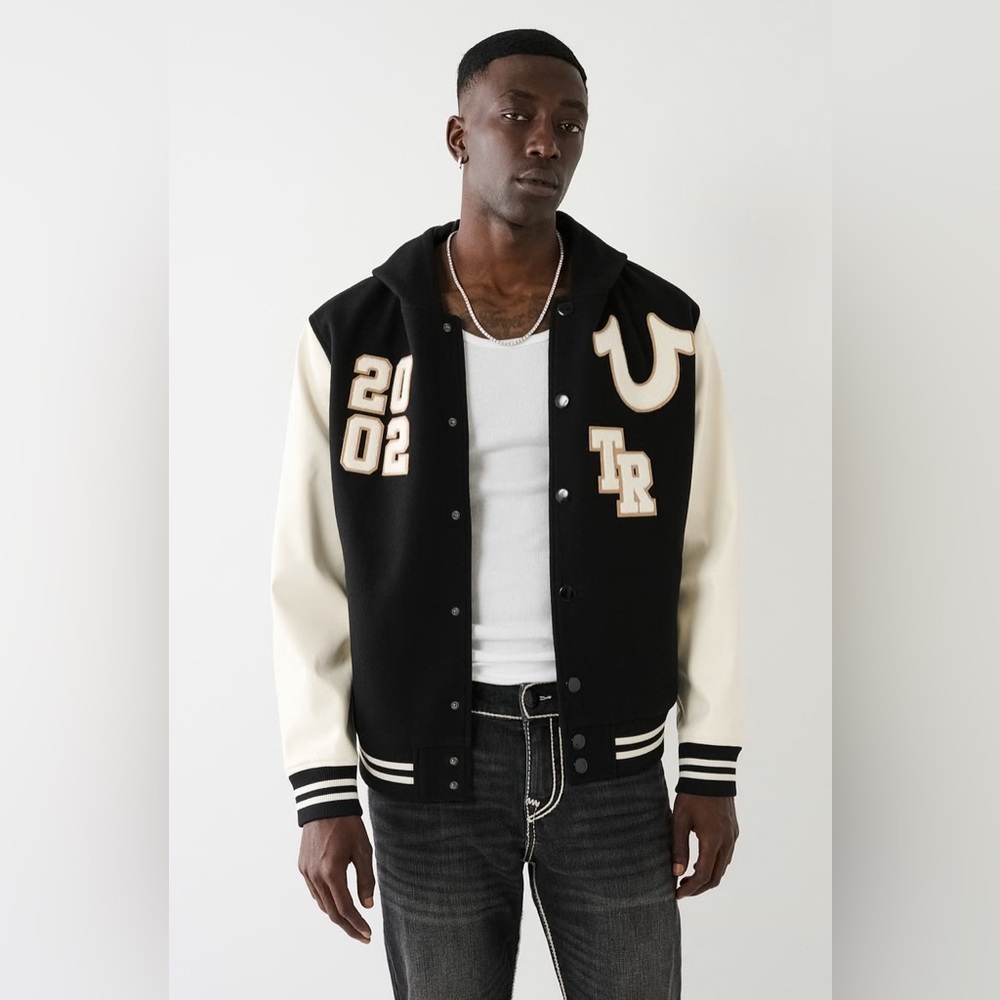 NWT. TRUE RELIGION. Size L